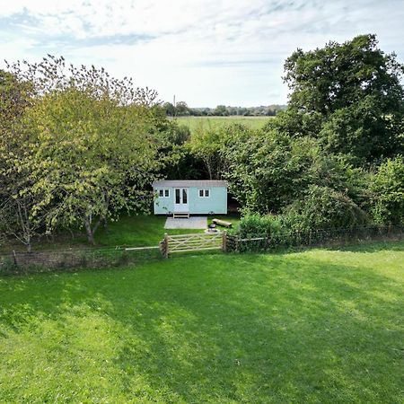 Great Ashley Farm Bed And Breakfast & Shepherds Huts Bradford-On-Avon Extérieur photo