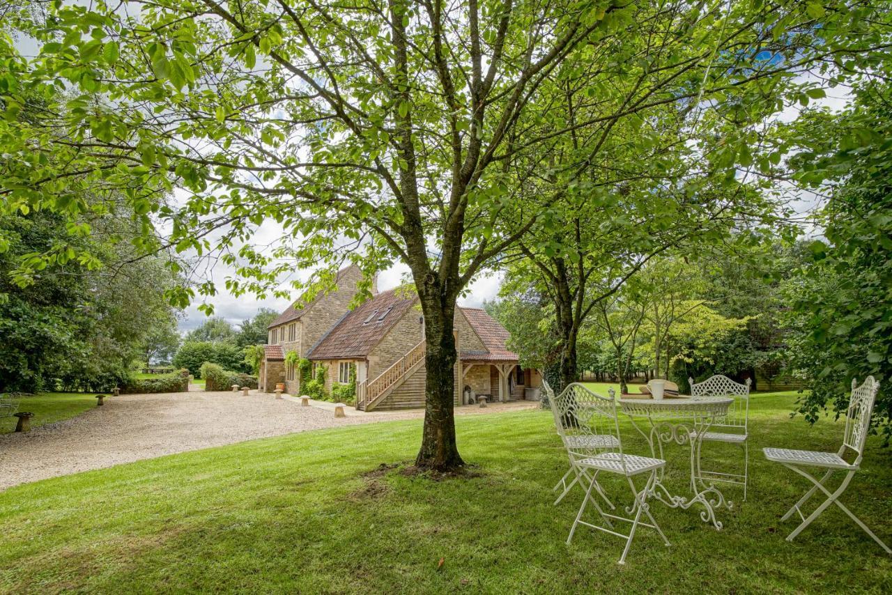 Great Ashley Farm Bed And Breakfast & Shepherds Huts Bradford-On-Avon Extérieur photo