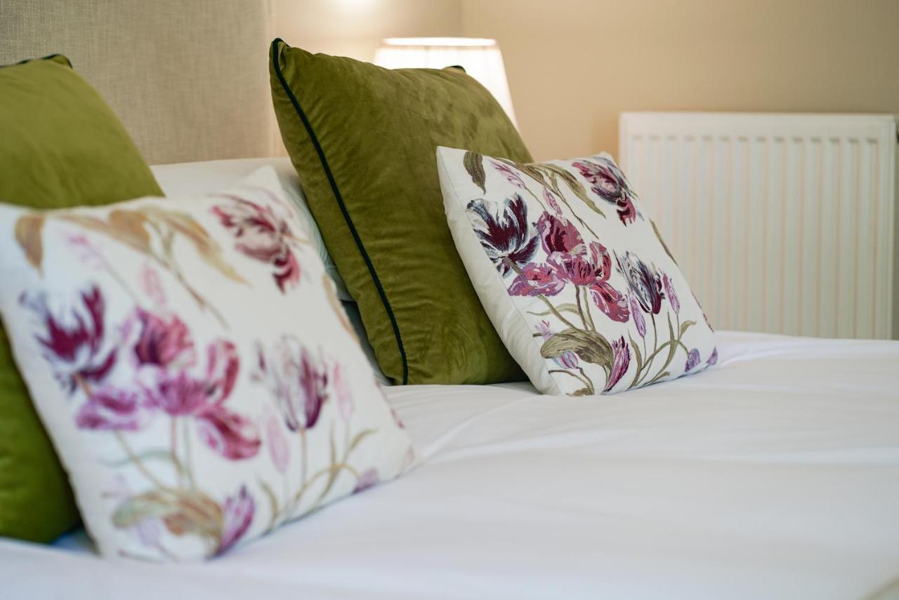 Great Ashley Farm Bed And Breakfast & Shepherds Huts Bradford-On-Avon Extérieur photo