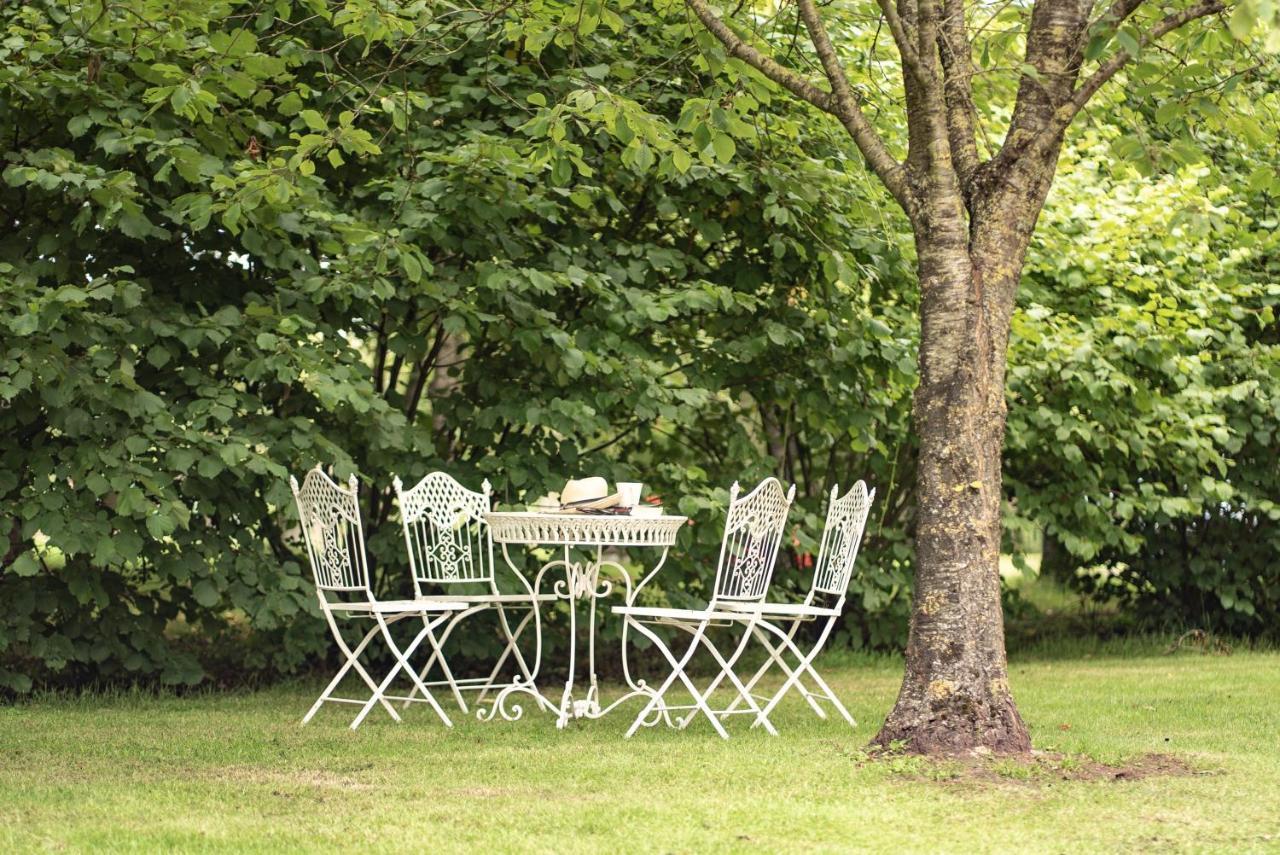 Great Ashley Farm Bed And Breakfast & Shepherds Huts Bradford-On-Avon Extérieur photo
