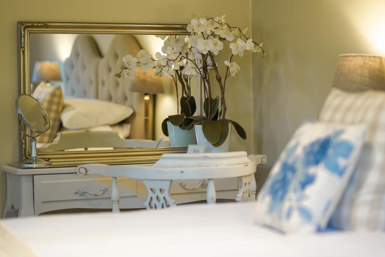 Great Ashley Farm Bed And Breakfast & Shepherds Huts Bradford-On-Avon Extérieur photo