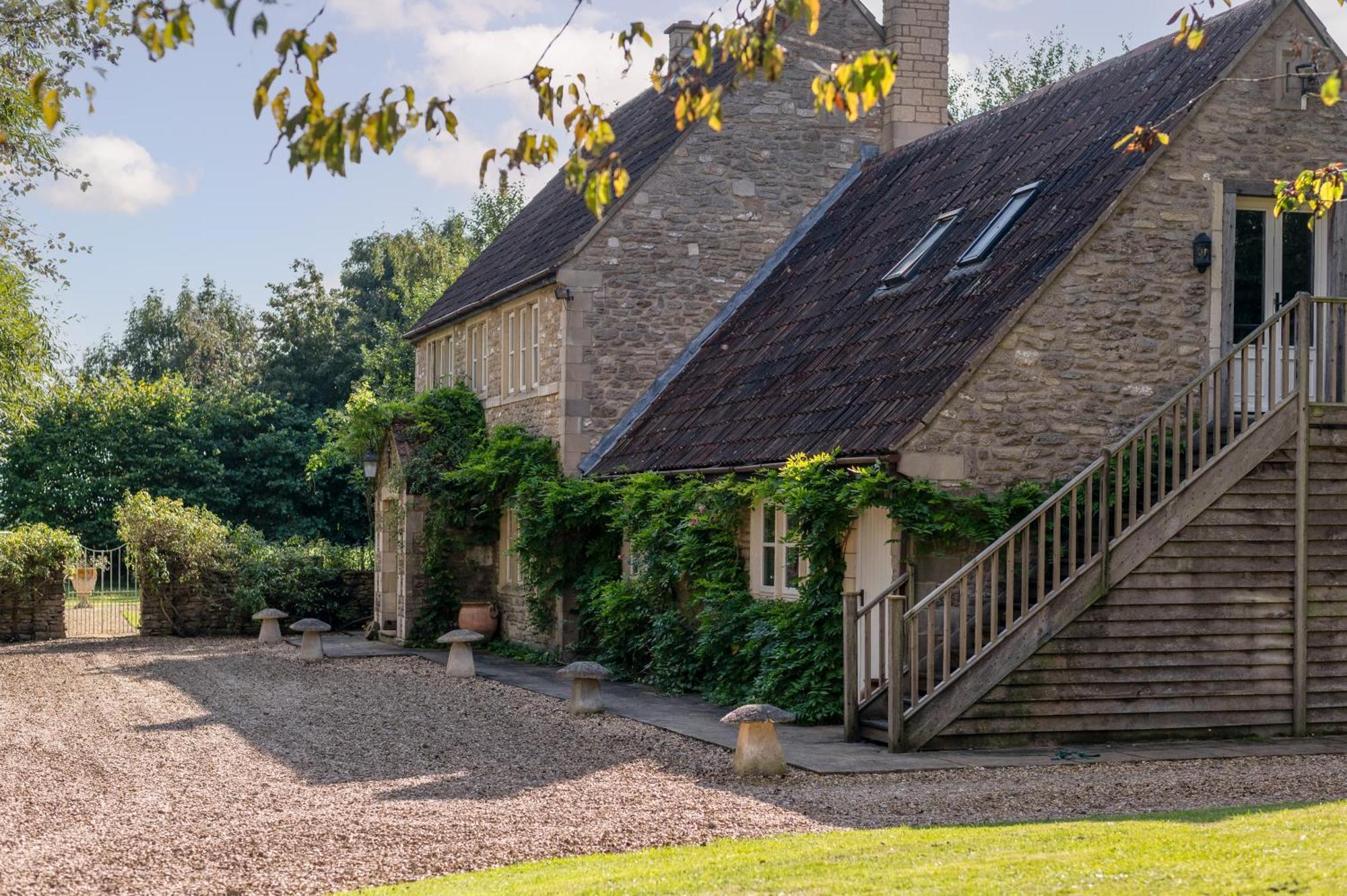 Great Ashley Farm Bed And Breakfast & Shepherds Huts Bradford-On-Avon Extérieur photo
