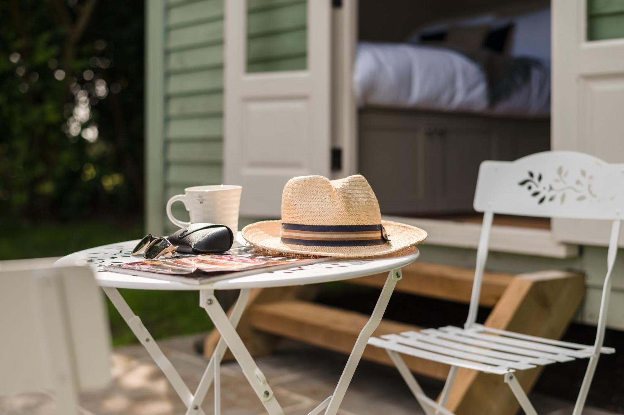 Great Ashley Farm Bed And Breakfast & Shepherds Huts Bradford-On-Avon Extérieur photo
