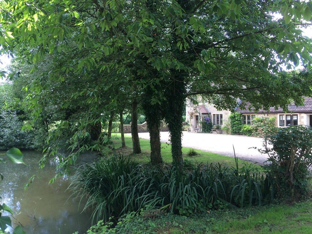 Great Ashley Farm Bed And Breakfast & Shepherds Huts Bradford-On-Avon Extérieur photo