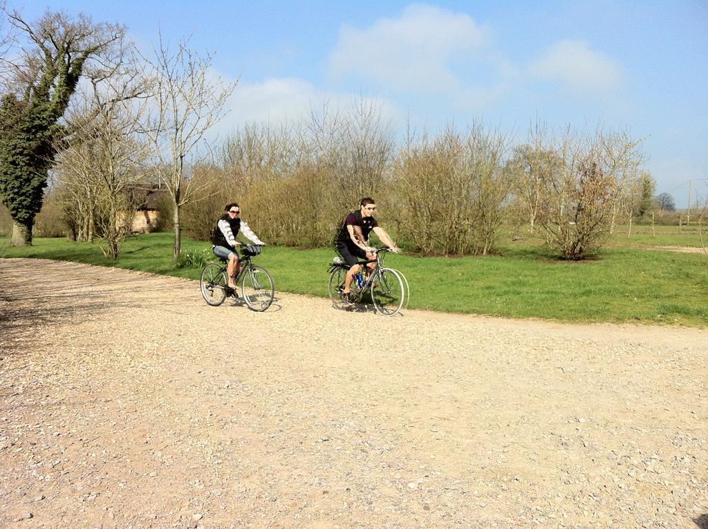 Great Ashley Farm Bed And Breakfast & Shepherds Huts Bradford-On-Avon Extérieur photo