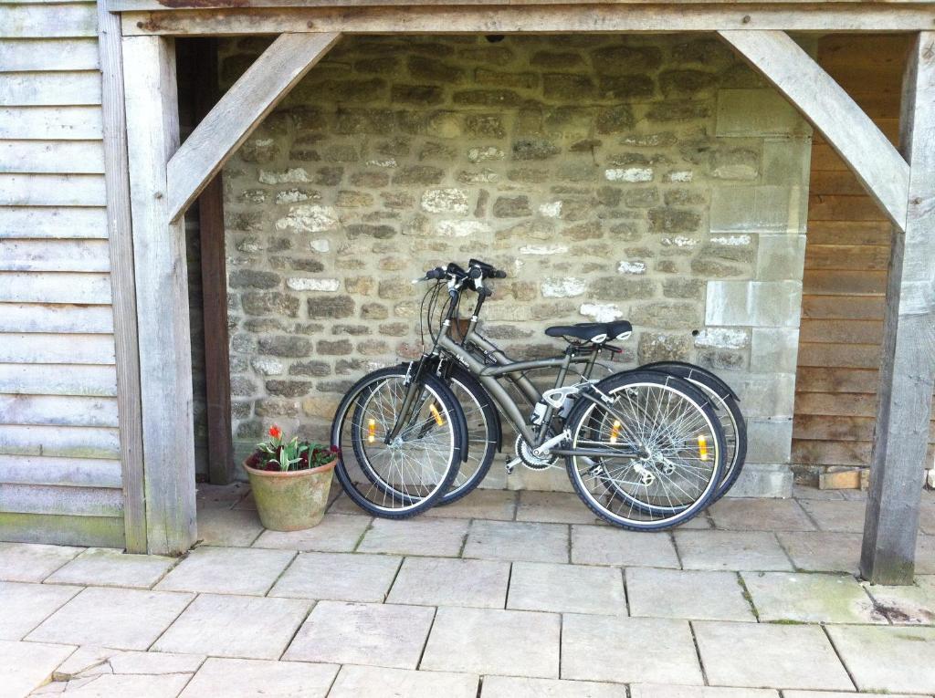 Great Ashley Farm Bed And Breakfast & Shepherds Huts Bradford-On-Avon Extérieur photo