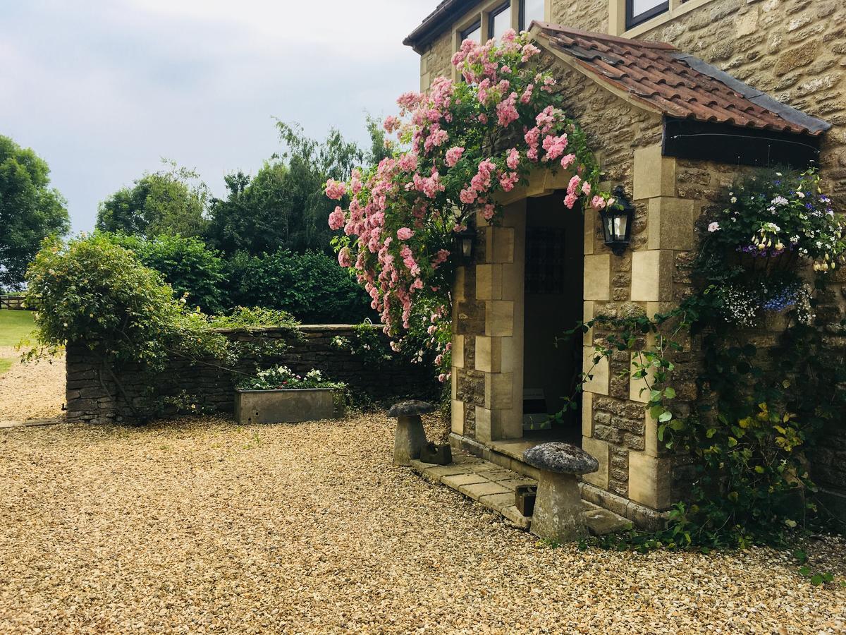 Great Ashley Farm Bed And Breakfast & Shepherds Huts Bradford-On-Avon Extérieur photo