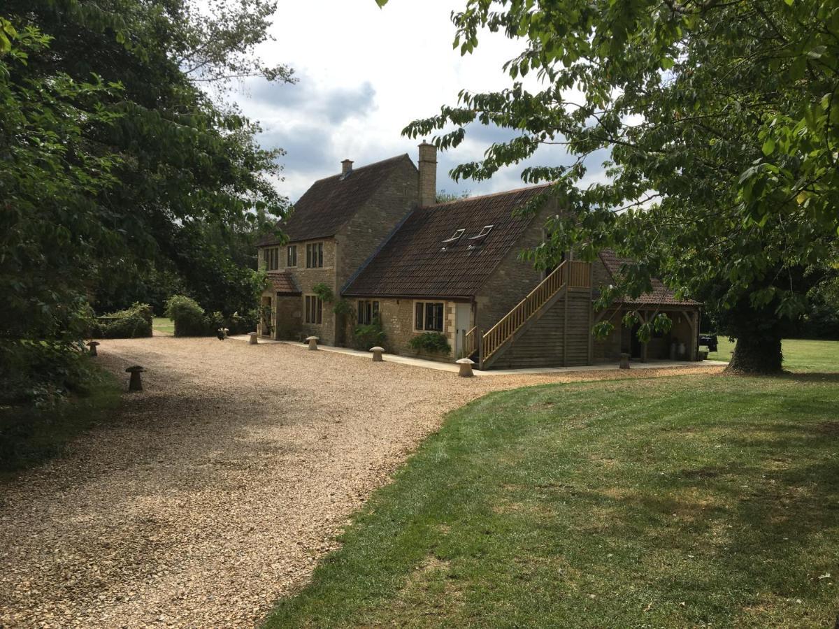 Great Ashley Farm Bed And Breakfast & Shepherds Huts Bradford-On-Avon Extérieur photo