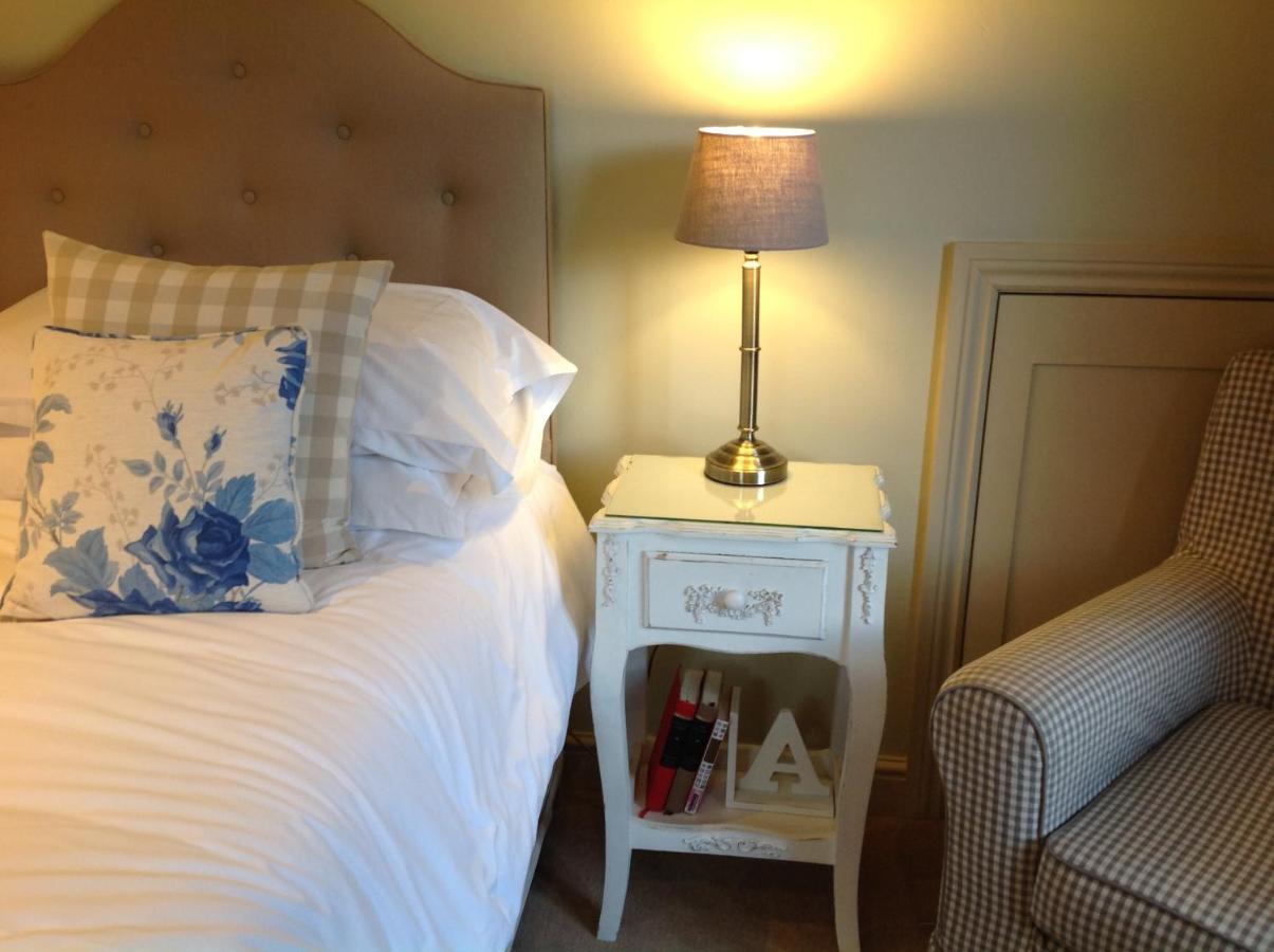 Great Ashley Farm Bed And Breakfast & Shepherds Huts Bradford-On-Avon Extérieur photo