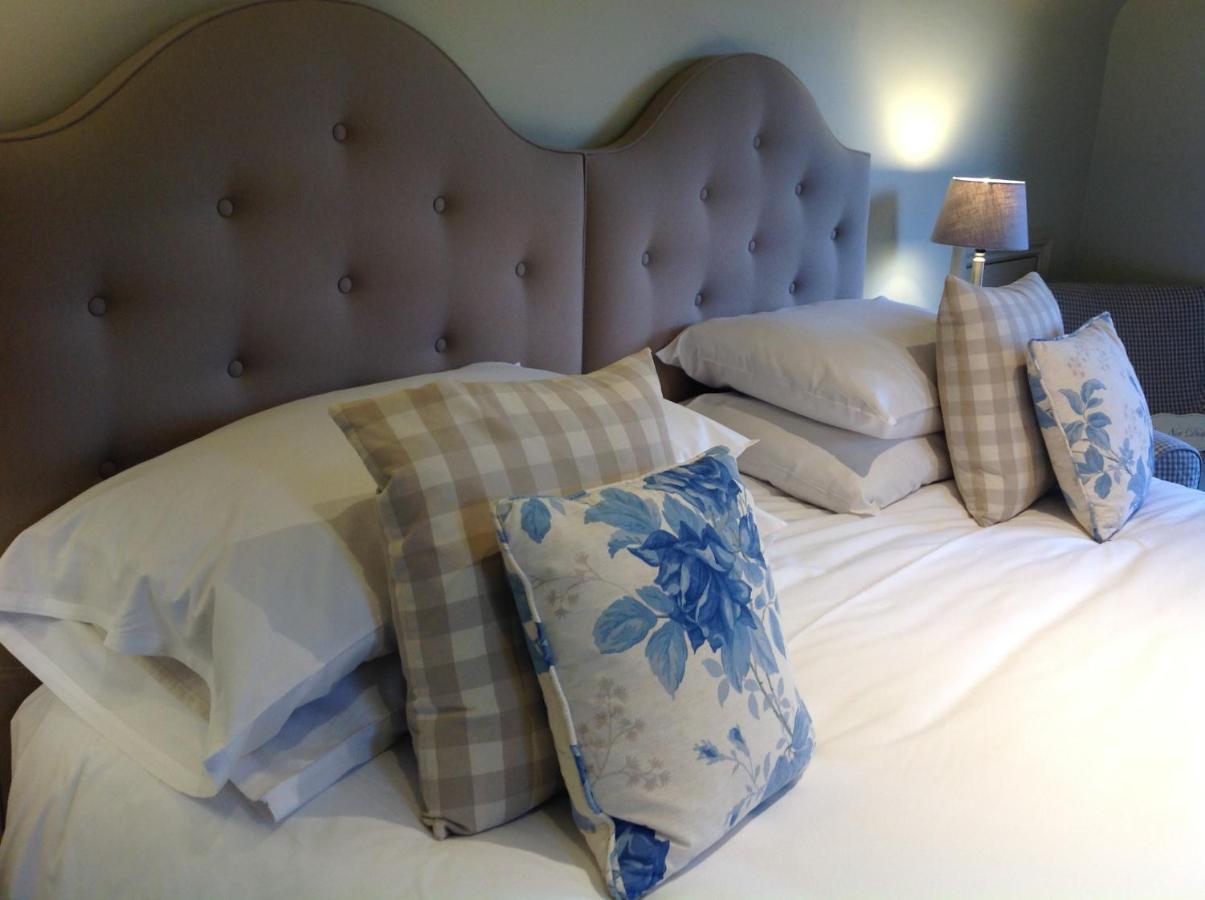Great Ashley Farm Bed And Breakfast & Shepherds Huts Bradford-On-Avon Extérieur photo