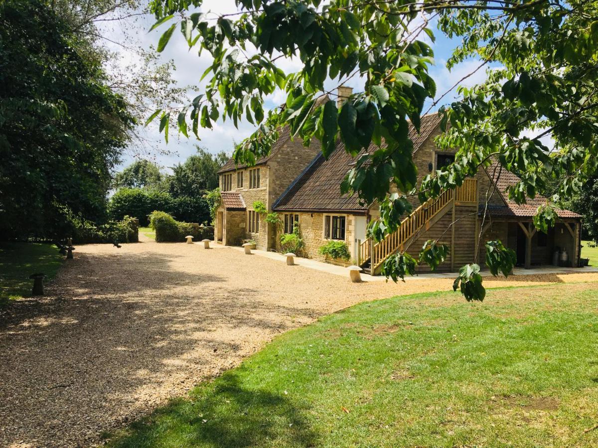 Great Ashley Farm Bed And Breakfast & Shepherds Huts Bradford-On-Avon Extérieur photo